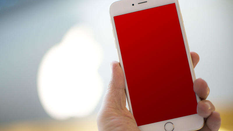 Красный экран на iPhone - фото